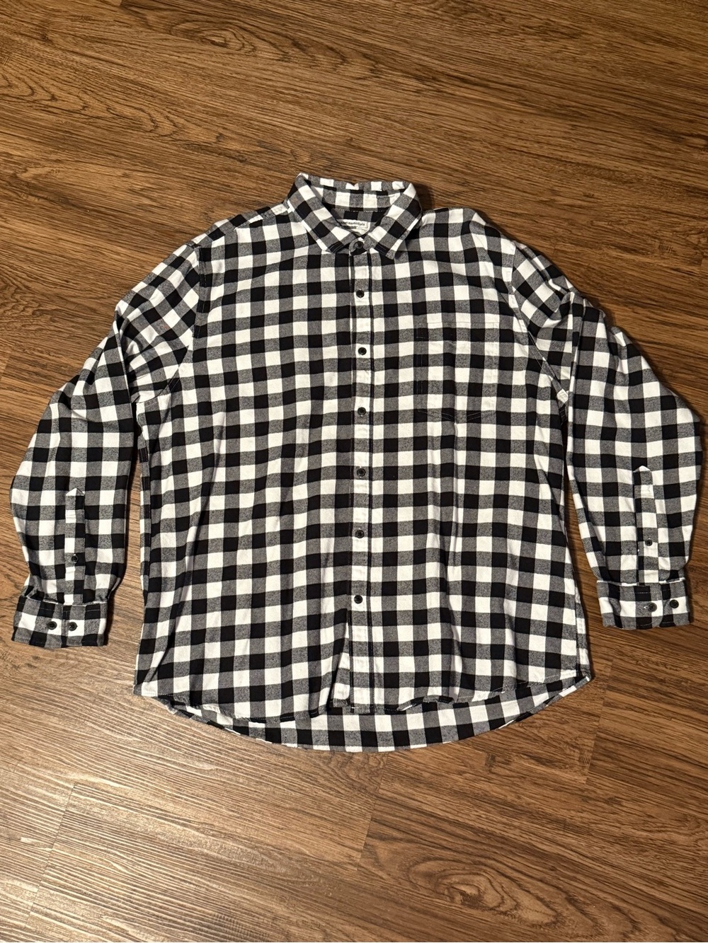 Amazon Essentials Men's Black and White Plaid Flannel Button-Up Shirt in Size XL